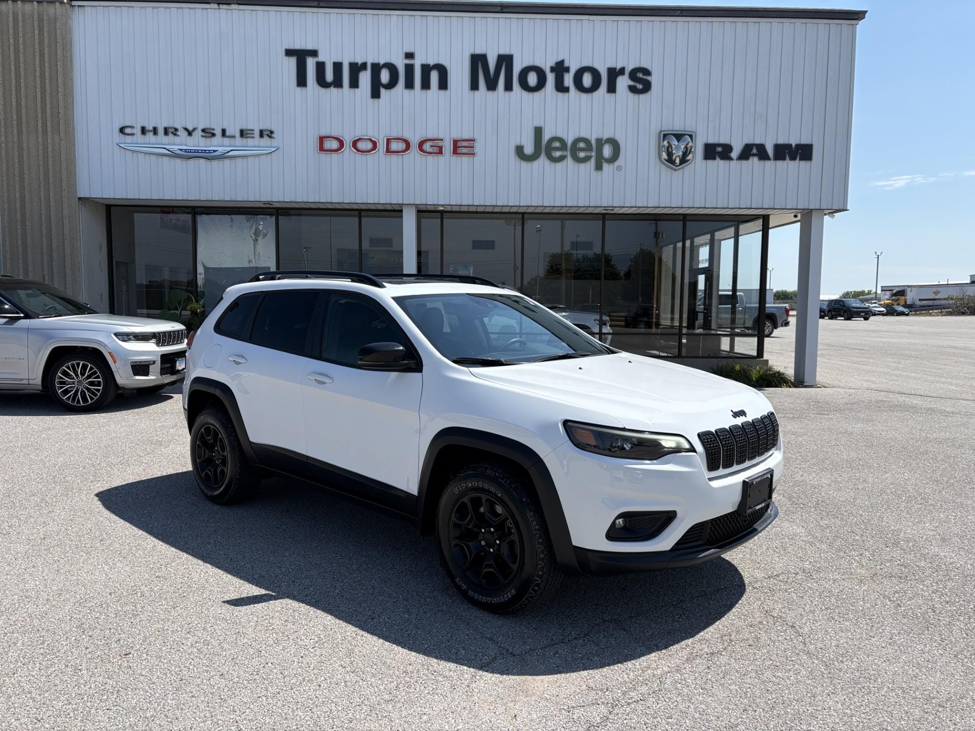 2022 Jeep Cherokee 1C4PJMCX8ND529093