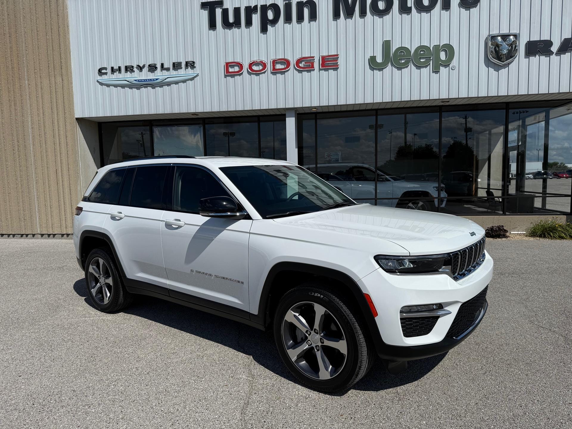 2023 Jeep Grand Cherokee 1C4RJHBGXPC570982