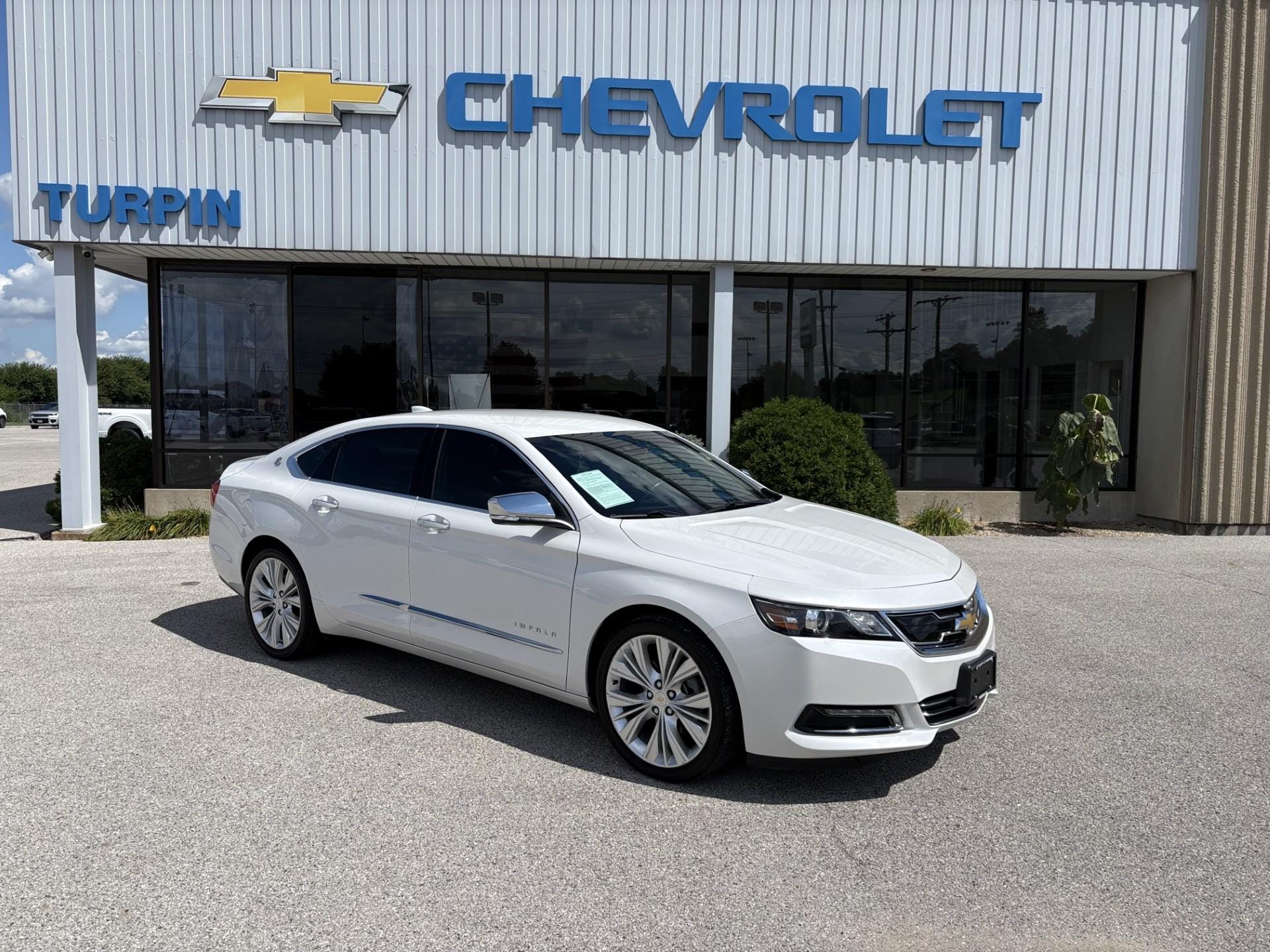 2019 Chevrolet Impala 1G1105S38KU144313