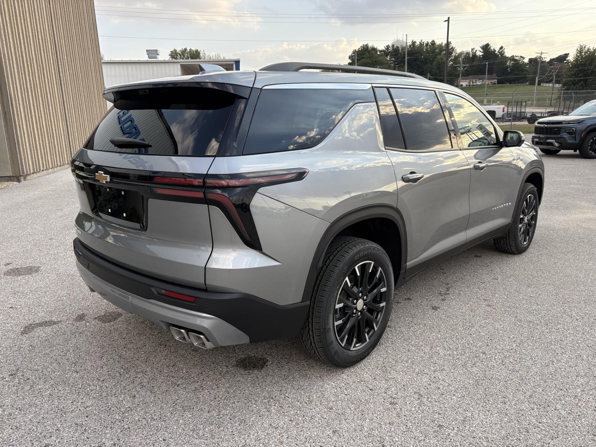 2026 Chevrolet Traverse 1LT photo 2