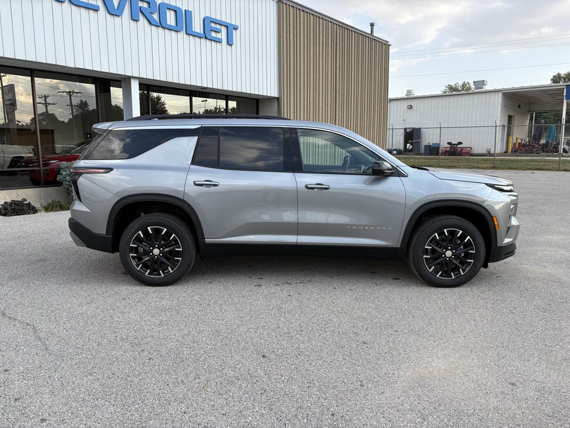 2026 Chevrolet Traverse 1LT photo 3