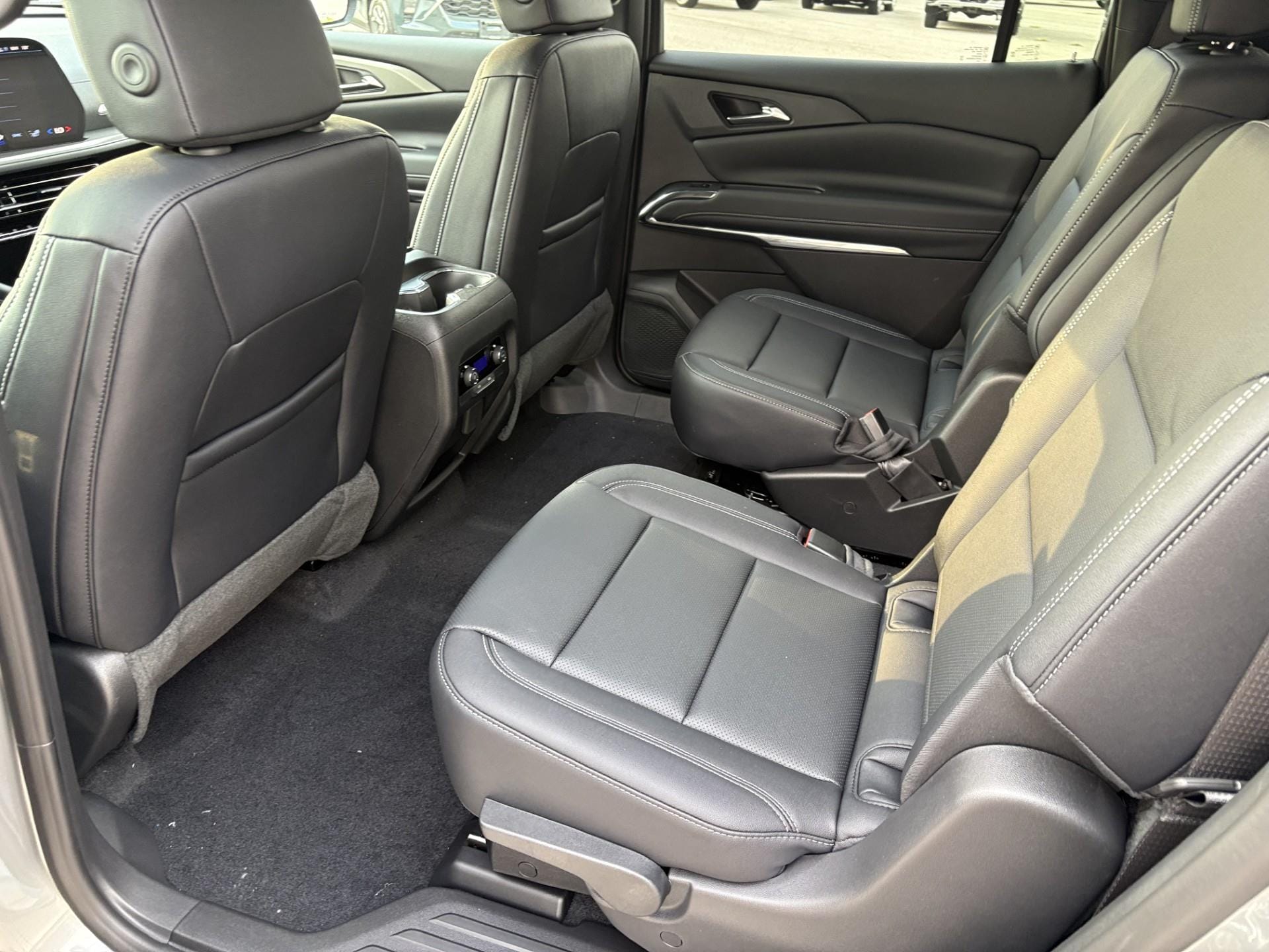 2026 Chevrolet Traverse 1LT photo 4