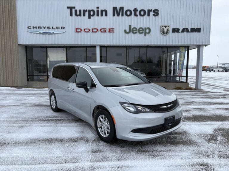 2026 Chrysler Voyager LX's photo