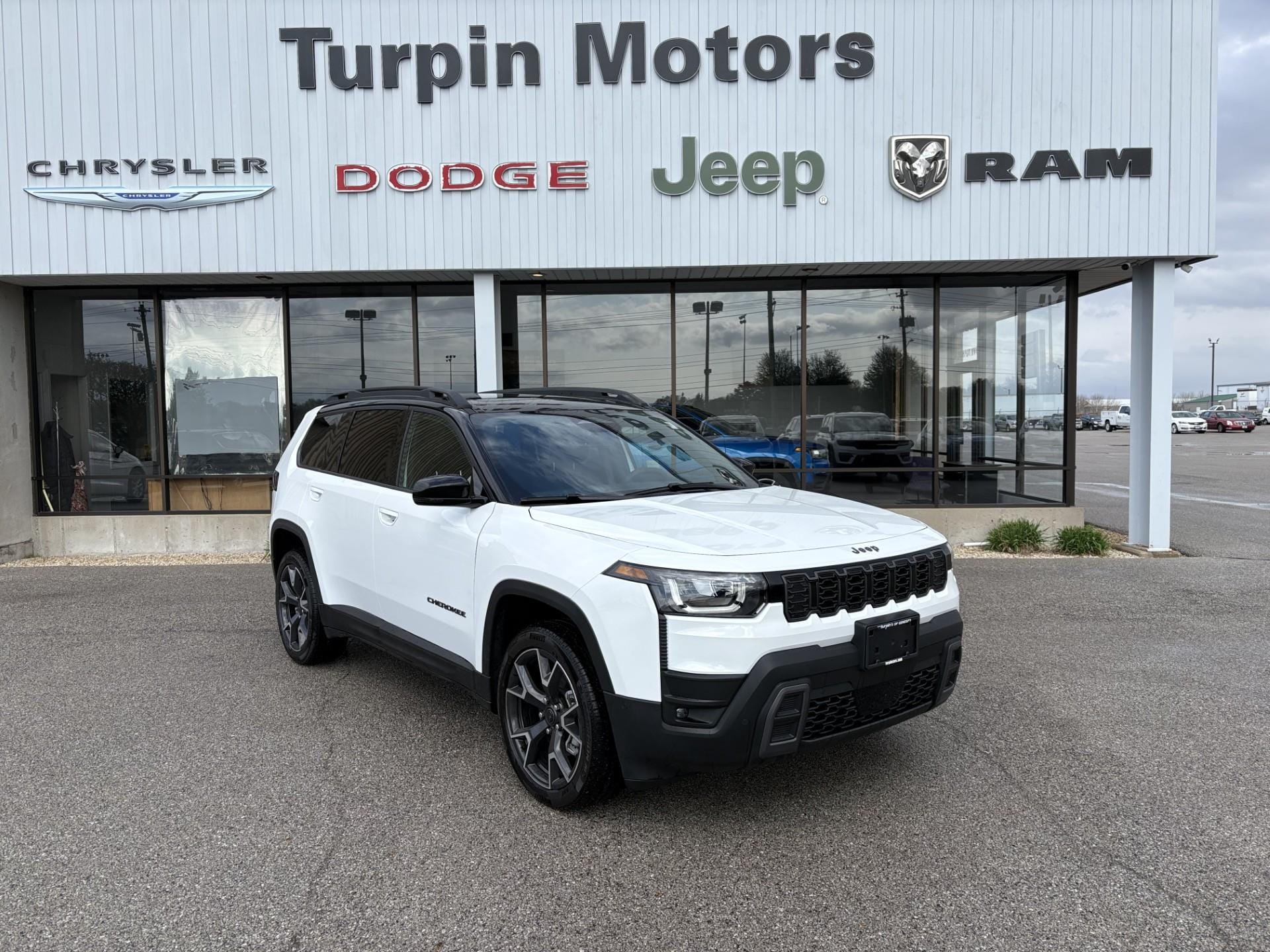 2026 Jeep Cherokee Overland HEV 4X4's photo