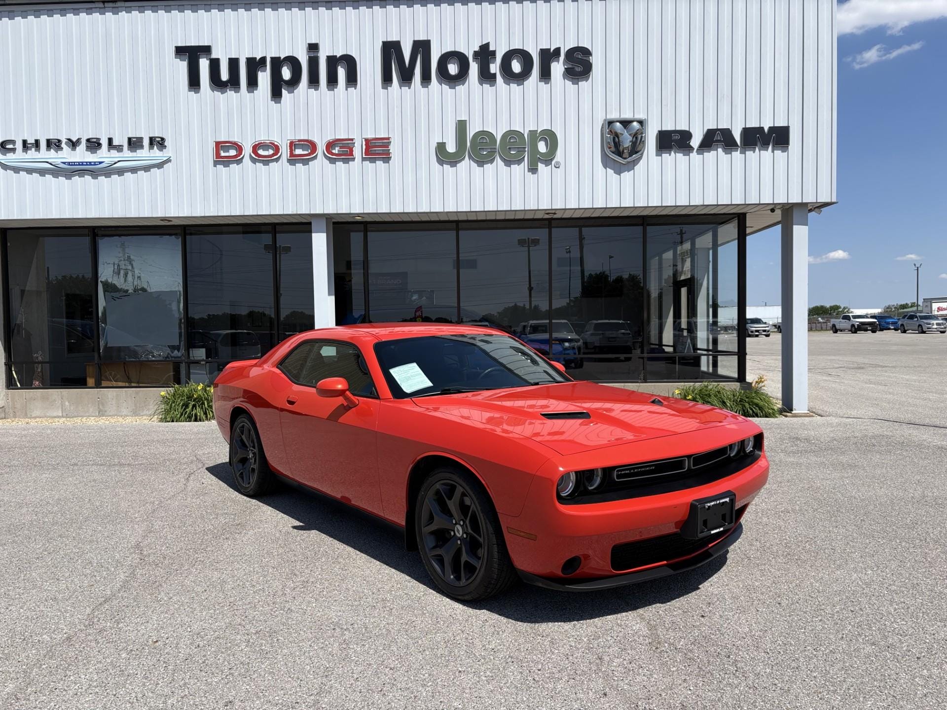 2017 Dodge Challenger SXT's photo